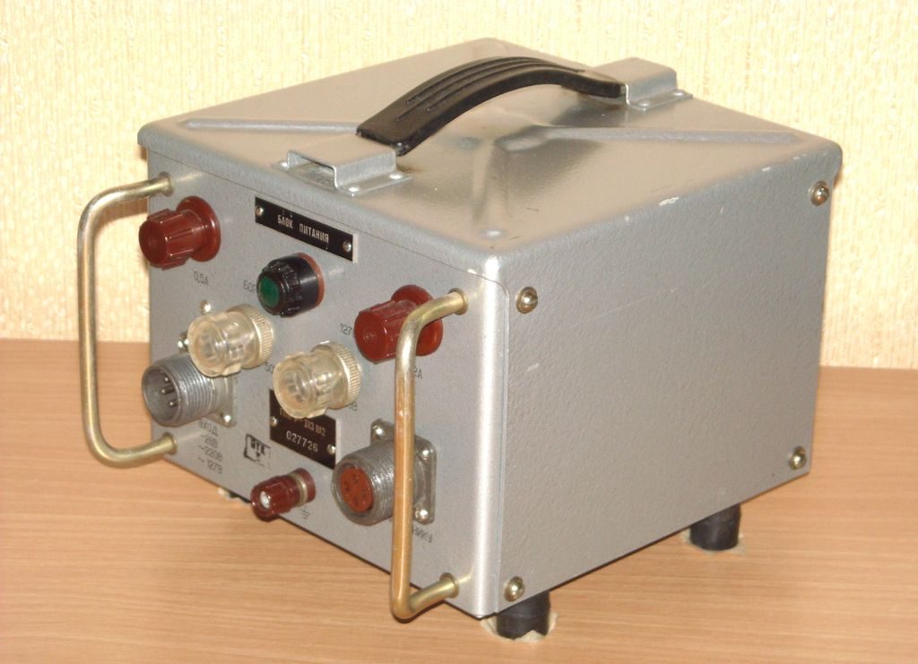 Radio receiver R-313M2 "Meteor" power supply. Radio receiver R-313M2 "Meteor" power supply.