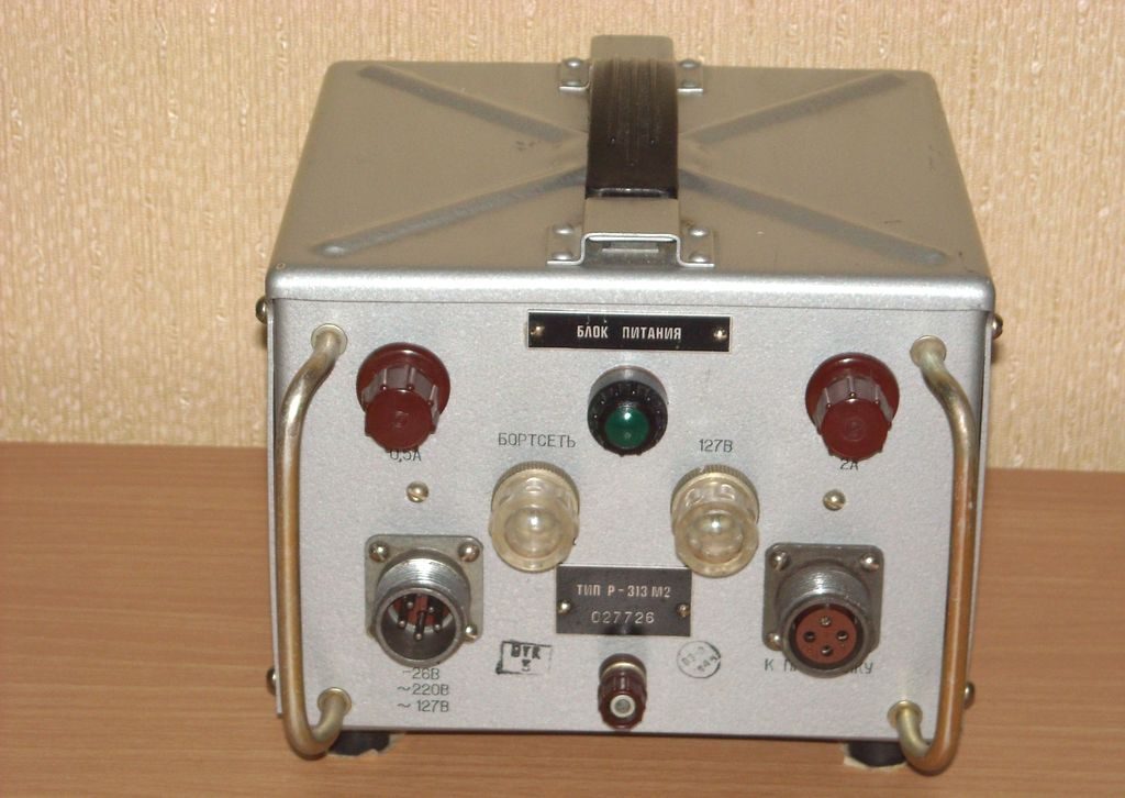 Radio receiver R-313M2 "Meteor" power supply. Radio receiver R-313M2 "Meteor" power supply.