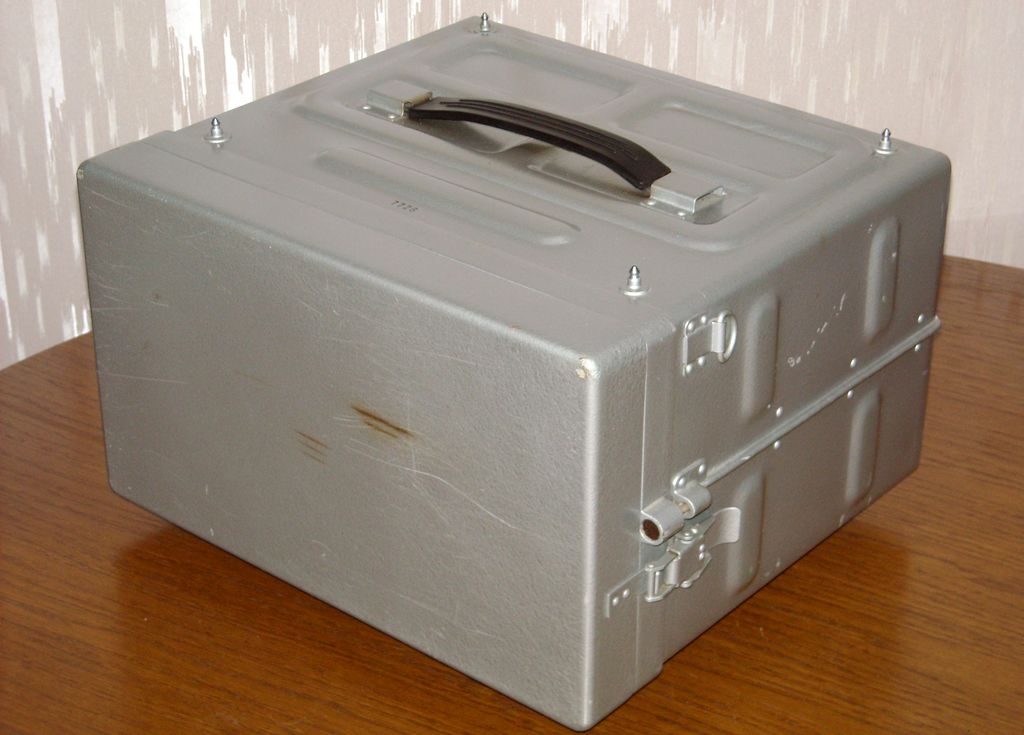 VHF radio receiver R-313M2 "Meteor". VHF radio receiver R-313M2 "Meteor". 100-425 MHz quad-band, CW modes.