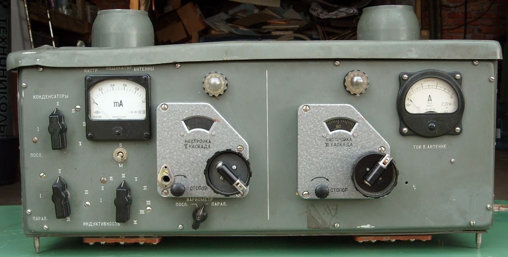 Shipboard radio transmitter "Ersh-R in ships fishing industry for telegraphy and radiotelephone Navy coastal radio stations.