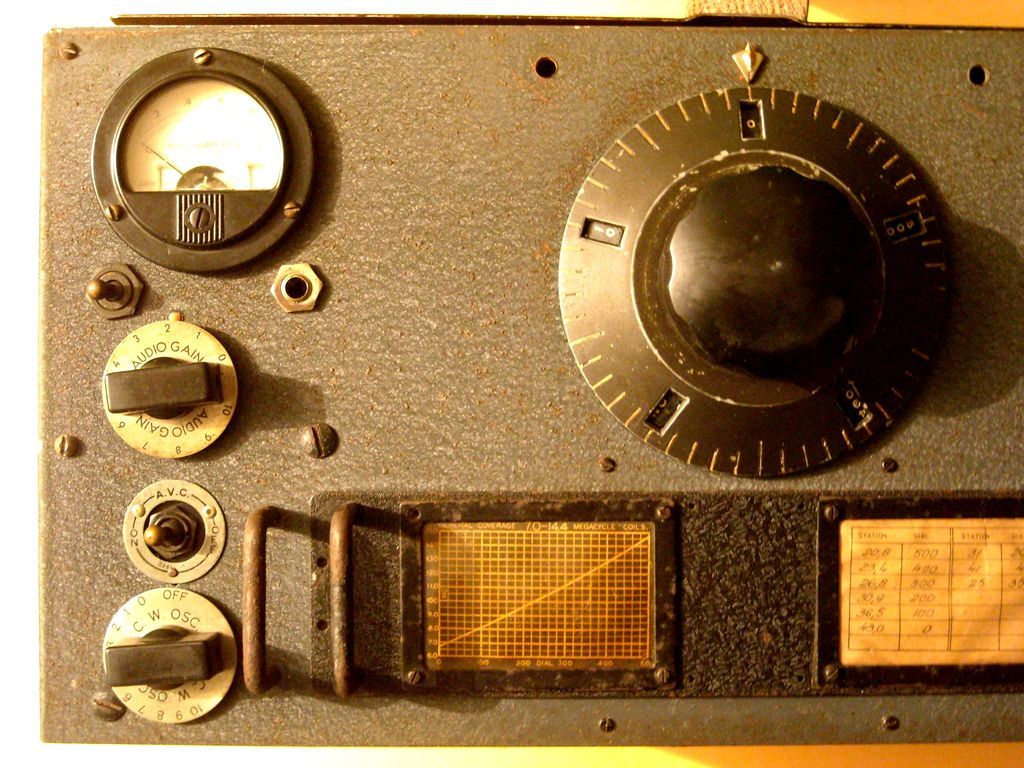 HRO-M National Company radio receiver HRO-M National Company radio receiver for ground-based aviation radio centers, receiving AM, CW, SSB signals.