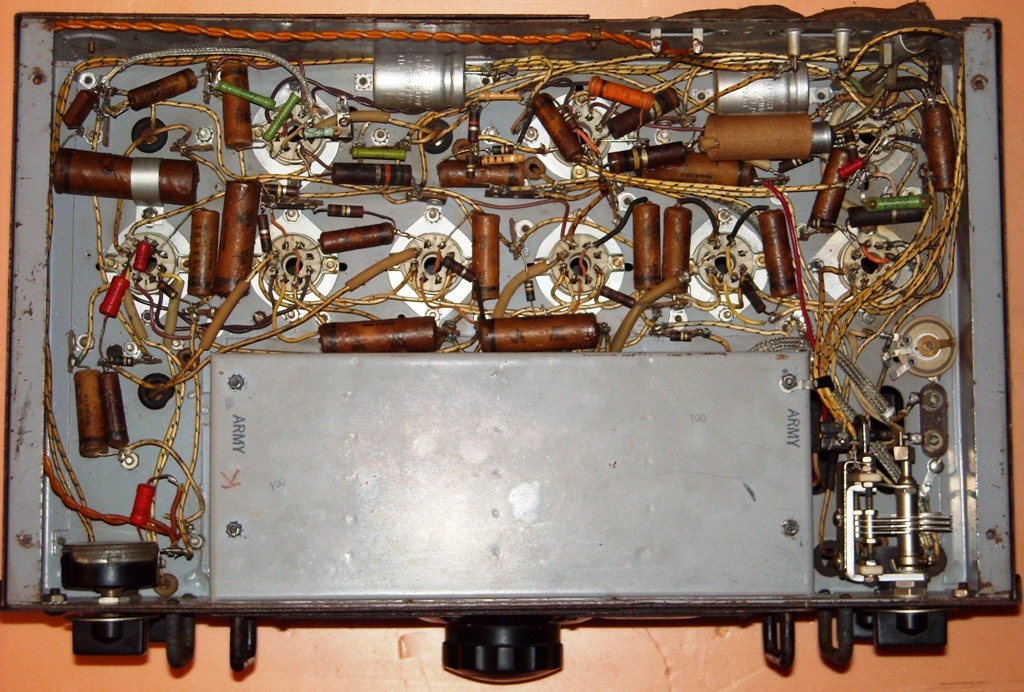 HRO-M National Company radio receiver for ground-based aviation radio centers, receiving AM, CW, SSB signals.